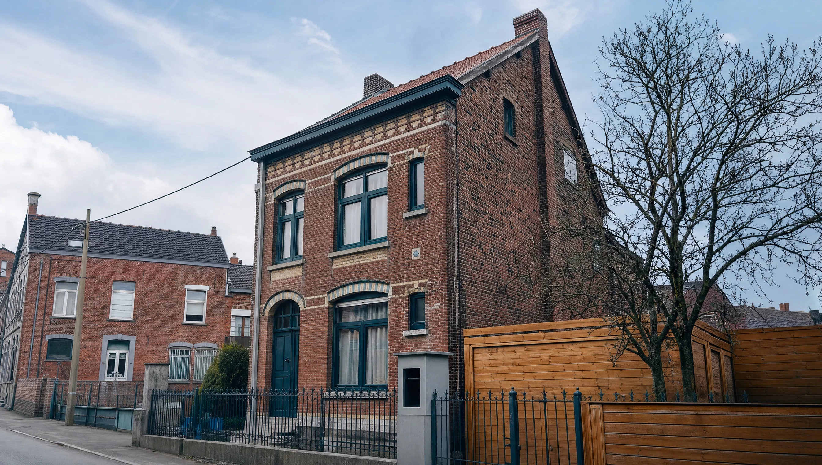 photo 3-sided house · Enghien north