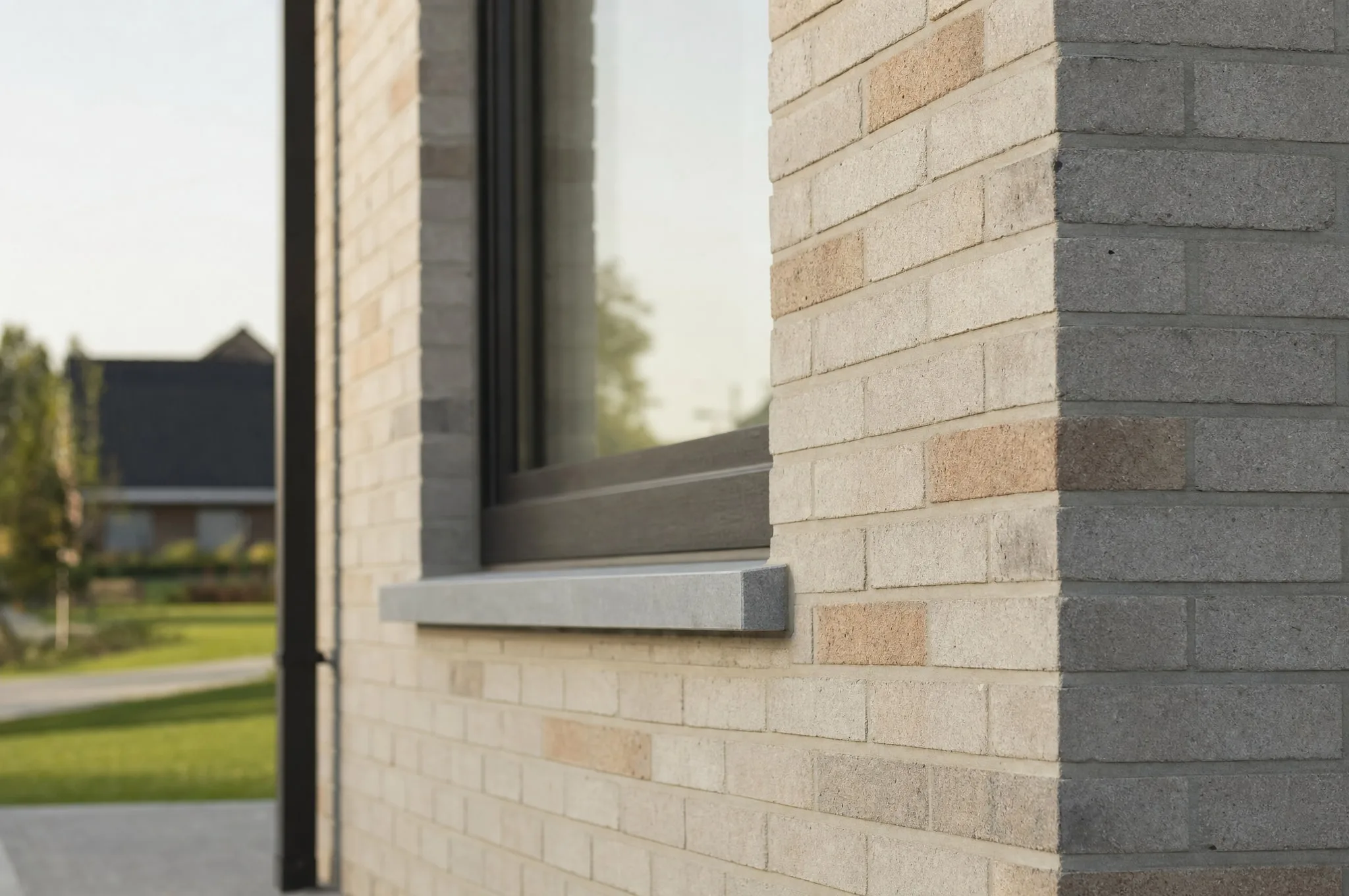 smooth render facade · aligned bricks